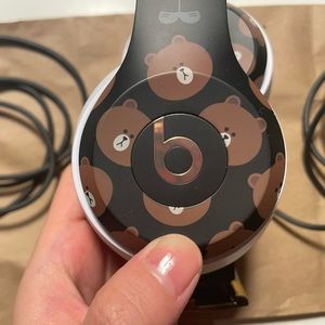 Beats Solo3 wireless headphones Line Friends Special Edition